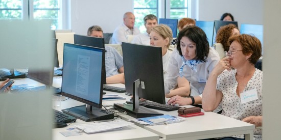 Сенатор Святенко: Доступ граждан старшего возраста к получению новой квалификации поможет в саморазвитии