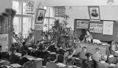 Главархив рассказал о решении проблемы освещения в школах в 1950-х годах