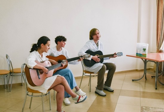 Студенты РНИМУ им. Н.И. Пирогова провели концерт в роддоме №4