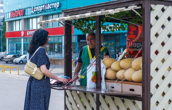 Сахарный арбуз и медовая дыня. В ЮЗАО открылись бахчевые развалы