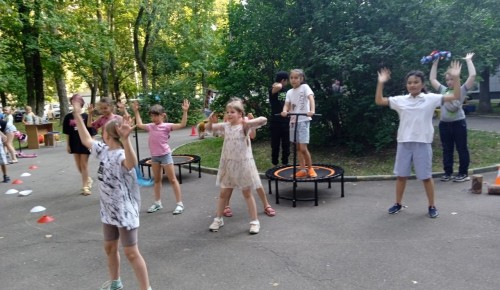 В Ломоновском районе провели спортивный праздник «Выходи во двор – поиграем!»