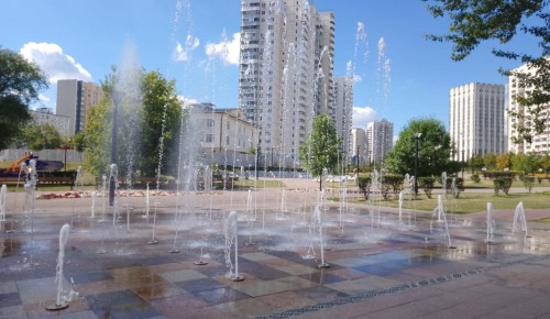 В парке 70-летия Победы привели в порядок фонтан