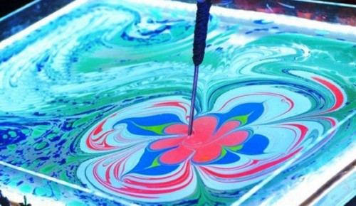 Жителей Котловки приглашают на мастер-класс «Рисуем цветы на воде» 13 августа