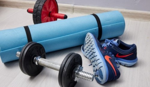 Долголетов из Южного Бутова приглашают на занятия йогой