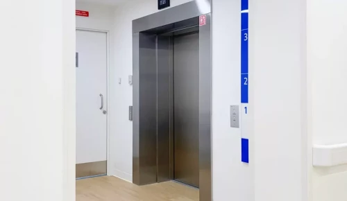 В поликлинике на Тарусской улице появились новые лифты