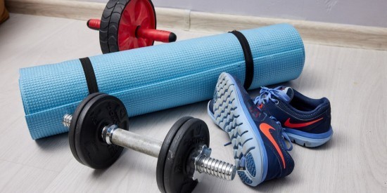 Долголетов из Южного Бутова приглашают на занятия йогой