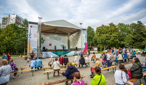 В Воронцовском парке пройдет фолк-концерт к Дню российского флага