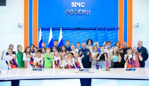 В Национальном центре управления в кризисных ситуациях МЧС России прошла экскурсия для молодых талантов