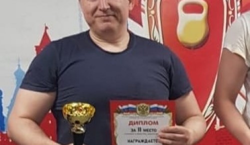 Спортсмен секции гиревого спорта «Ратмира» получил золотой значок ГТО