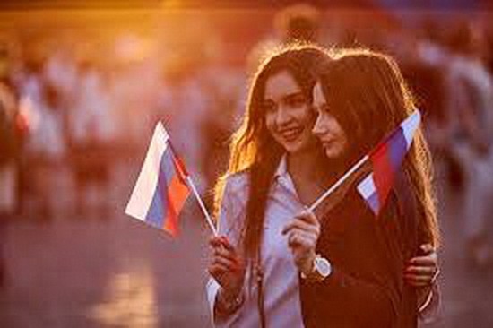 День флага России завершится большим концертом на Поклонной горе