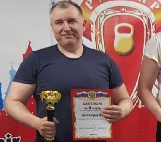 Спортсмен секции гиревого спорта «Ратмира» получил золотой значок ГТО