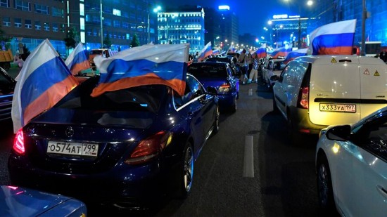 В патриотическом автопробеге ко Дню флага России приняли участие более 300 автомобилей