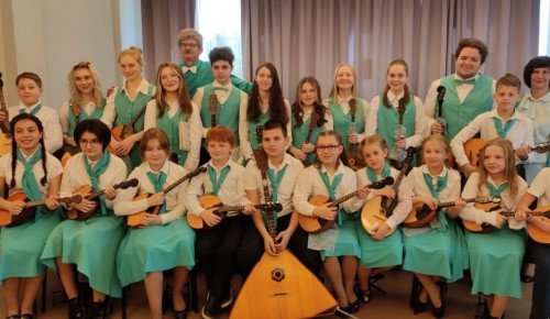 Центр «Моцарт» открыл запись на обучение игре на струнных народных инструментах