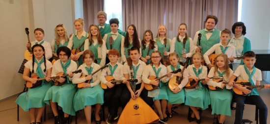 Центр «Моцарт» открыл запись на обучение игре на струнных народных инструментах