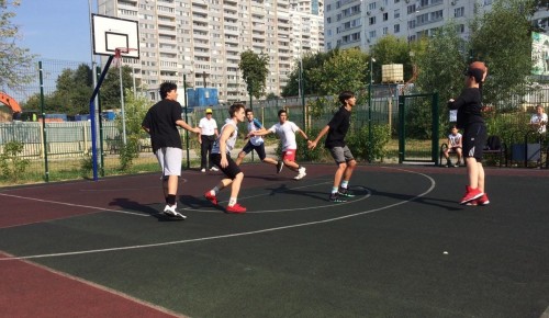 ЦДиС «Обручевский» организовал районные соревнования по стритболу