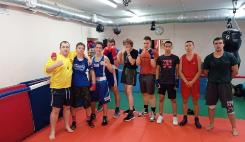Юниоры Ломоносовского района поучаствовали в соревновании по боксу