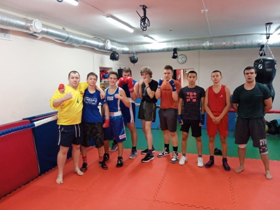 Юниоры Ломоносовского района поучаствовали в соревновании по боксу