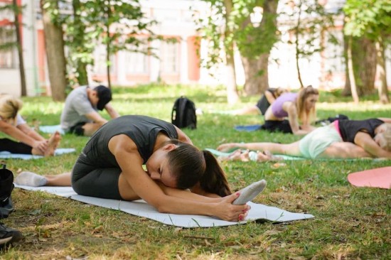 В Воронцовском парке занятия по растяжке будут проводить до конца сентября