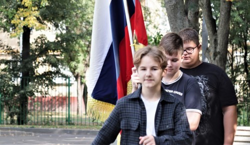 В школах Конькова провели репетиции церемонии выноса Государственного флага