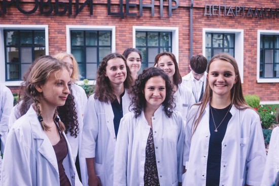 В День знаний Кадровый центр Депздрава Москвы посетили участники проекта «Медицинский класс в московской школе»