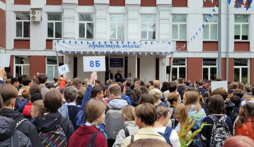 Лицею «Вторая школа» присвоили звание его основателя Владимира Овчинникова