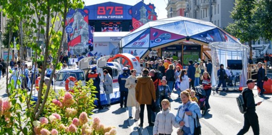 Центральной темой праздничной площадки на Тверской улице в День города стал Донбасс