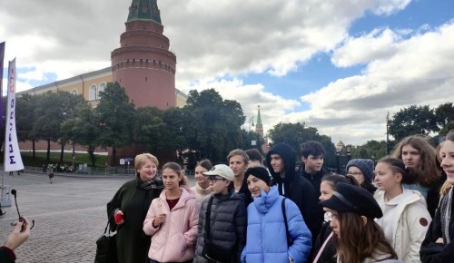 Школа №1273 организовала цикл ознакомительных прогулок по Москве