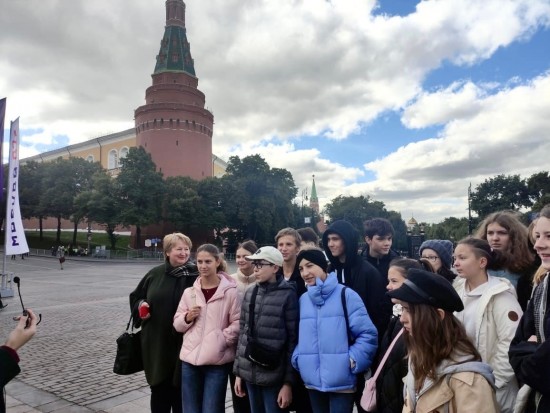 Школа №1273 организовала цикл ознакомительных прогулок по Москве