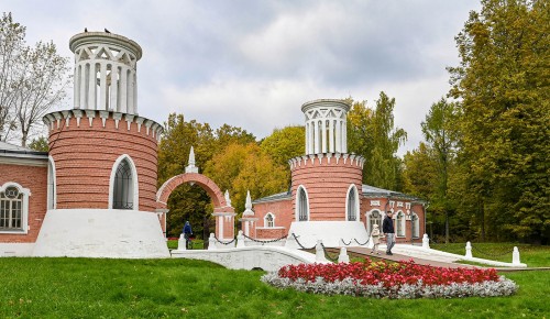 Портал «Узнай Москву» приглашает насладиться прогулкой по Воронцовскому парку