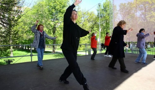 Долголеты из Северного Бутова могут записаться на занятия зумбой
