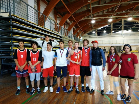 Команда школы №46 стала призером окружных соревнований по стритболу