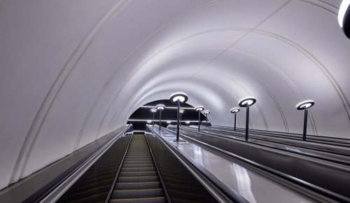 На станции метро «Воробьёвы горы» изменился режим работы эскалаторов