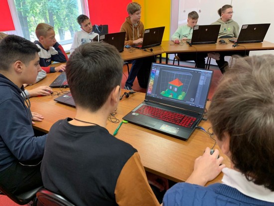 Ученики школы №1355 побывали на экскурсии по ИТ-полигону и мастер-классе по 3D-моделированию