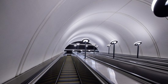 Эскалаторы на станции метро «Калужская» начали работать в новом режиме