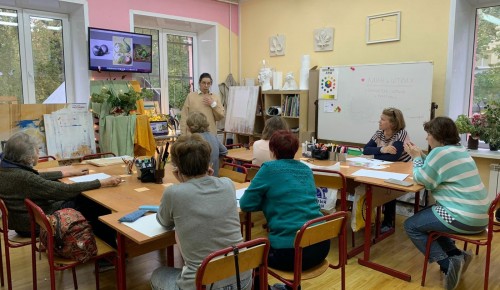 ЦСО «Гагаринский» провел занятие по рисованию в школе №1265