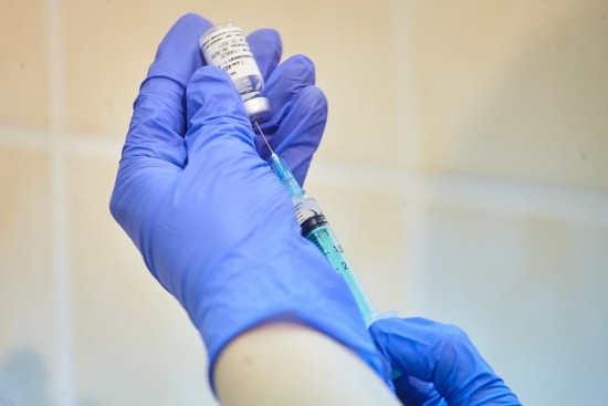 Заммэра Ракова: Москвичи могут бесплатно сделать прививку от гриппа в мобильных пунктах и поликлиниках