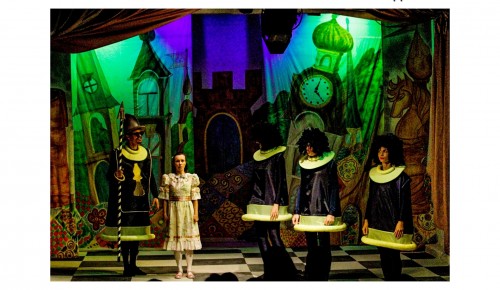 В театре Вернадского 24 и 25 сентября состоятся показы спектаклей «Алиса в Зазеркалье» и «Золушка»