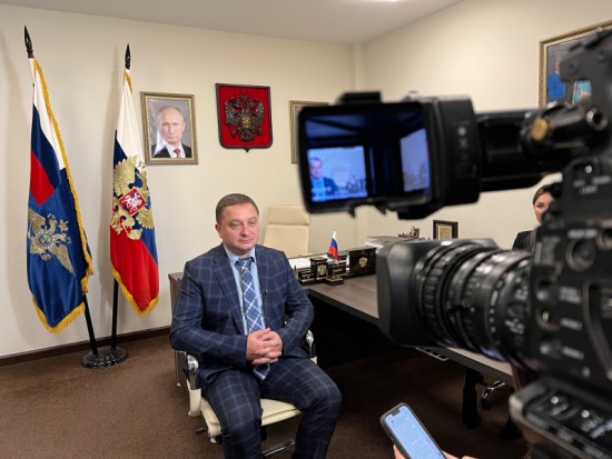 Общественный совет при УВД по ЮЗАО совместно с руководителем ОМВД России по Ломоносовскому району рассказали корреспонденту телеканала «Россия-1» о работе по профилактике дистанционного мошенничества