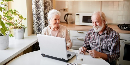 Долголетов из Ясенева обучат цифровой грамотности