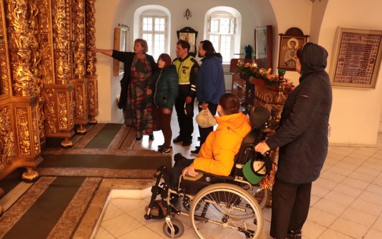 Для жителей СД «Обручевский» организовали выездную экскурсию в «Усадьбу Свиблово»