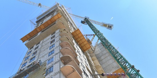 В рамках реновации в ЮЗАО возводится более 600 тысяч квадратных метров жилья