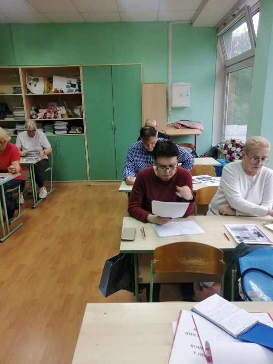 «Долголетов» Академического района пригласили на занятия по английскому языку
