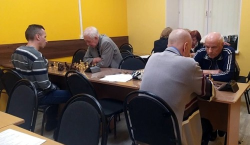В «Альмеге» прошел турнир по шахматам среди старшего поколения Ломоносовского района