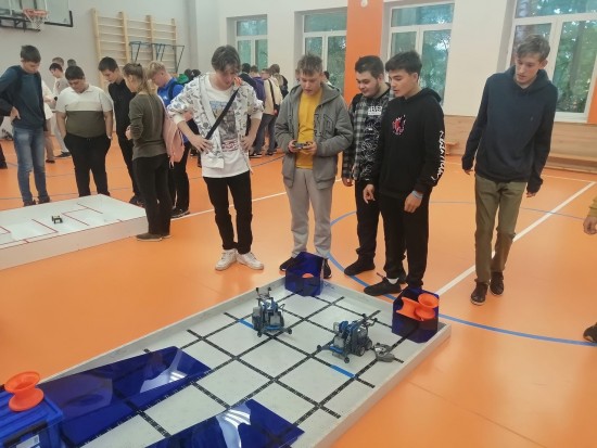 Учащиеся школы №1101 стали призерами олимпиады по пилотированию робототехники