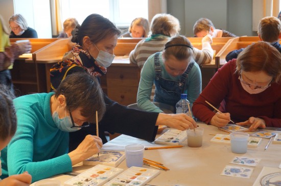 Академия Андрияки открыла набор в группу рисования для долголетов