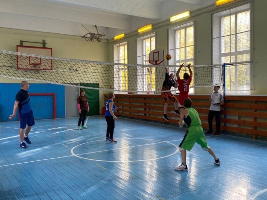 В «Ратмире» прошли районные соревнования по волейболу среди лиц с ОВЗ