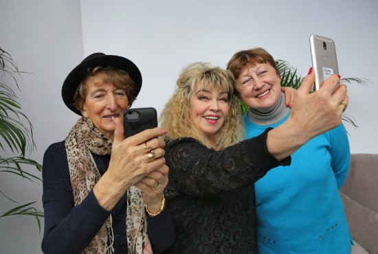 Новые программы для долголетов запустили в центре «Моцарт»