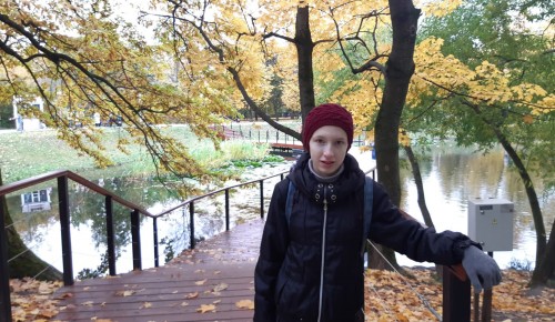 Ученица школы №536 посетила Воронцовский парк в рамках олимпиады «Музеи. Парки. Усадьбы»