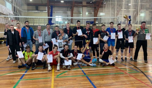 Команда Зюзина заняла 1 место в соревнованиях по волейболу в рамках спартакиады «Спорт для всех»