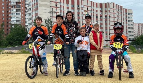 Московская академия велосипедного спорта рассказала про тренера на велодроме «Тарусский» в Ясеневе 